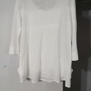Piccadilly Canada white ladies pullover top. Size Medium